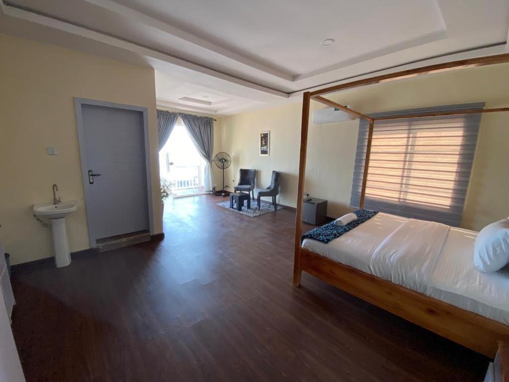 Oceanfront Wavecrest Hotel Lekki Extérieur photo